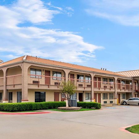 Super 8 By Wyndham Grand Prairie Southwest Exterior foto