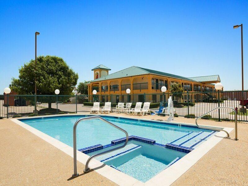 Super 8 By Wyndham Grand Prairie Southwest Exterior foto