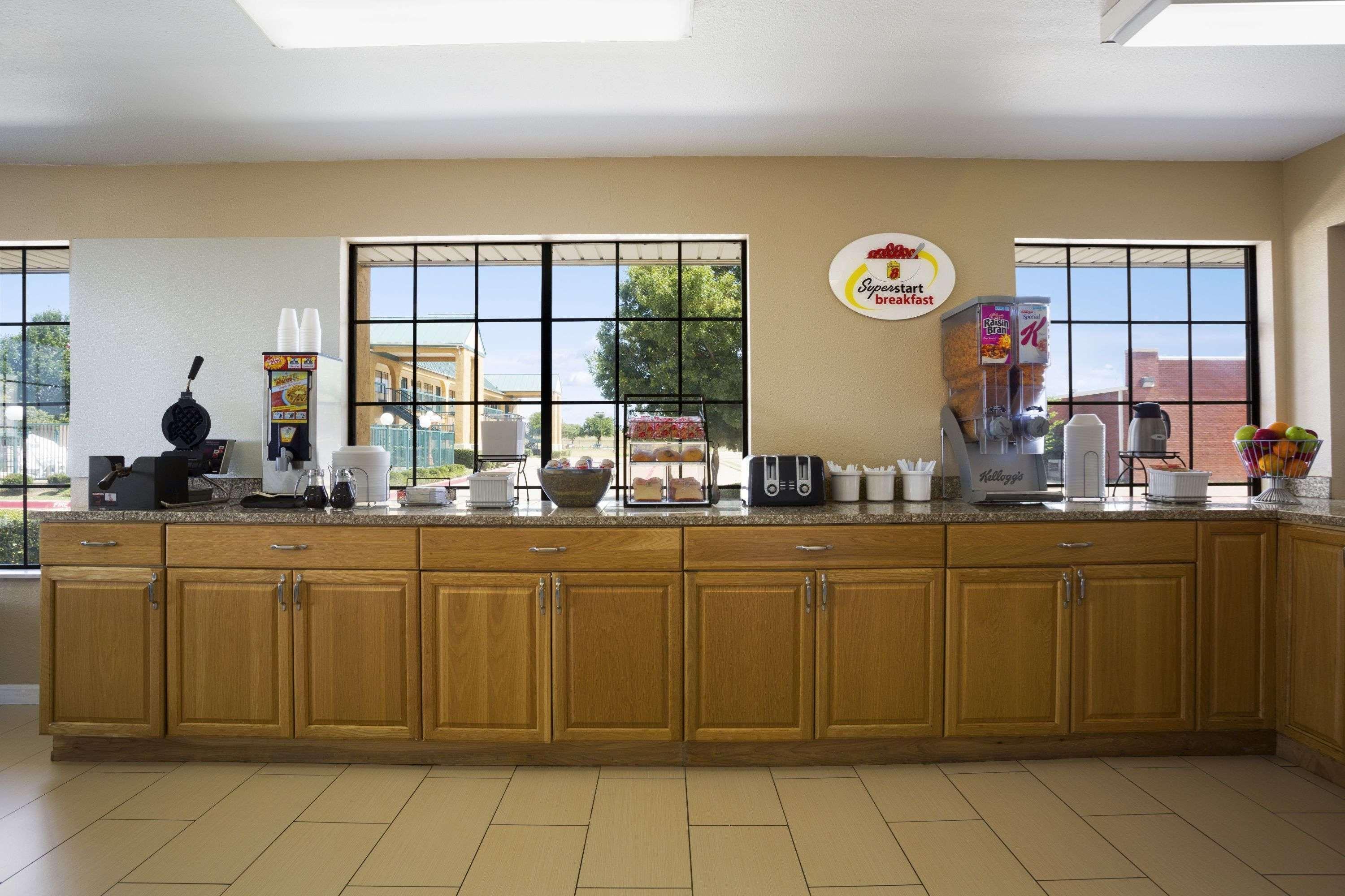 Super 8 By Wyndham Grand Prairie Southwest Exterior foto