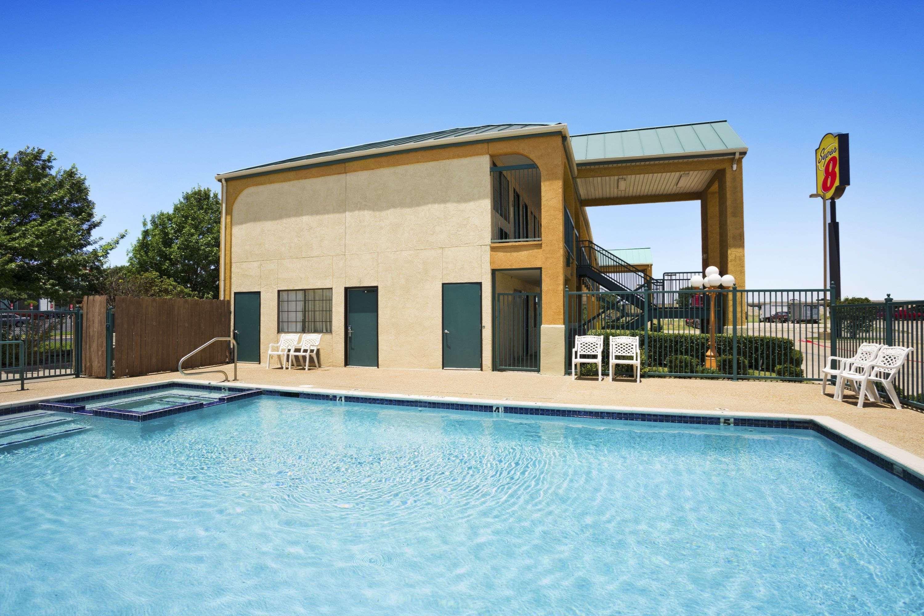 Super 8 By Wyndham Grand Prairie Southwest Exterior foto