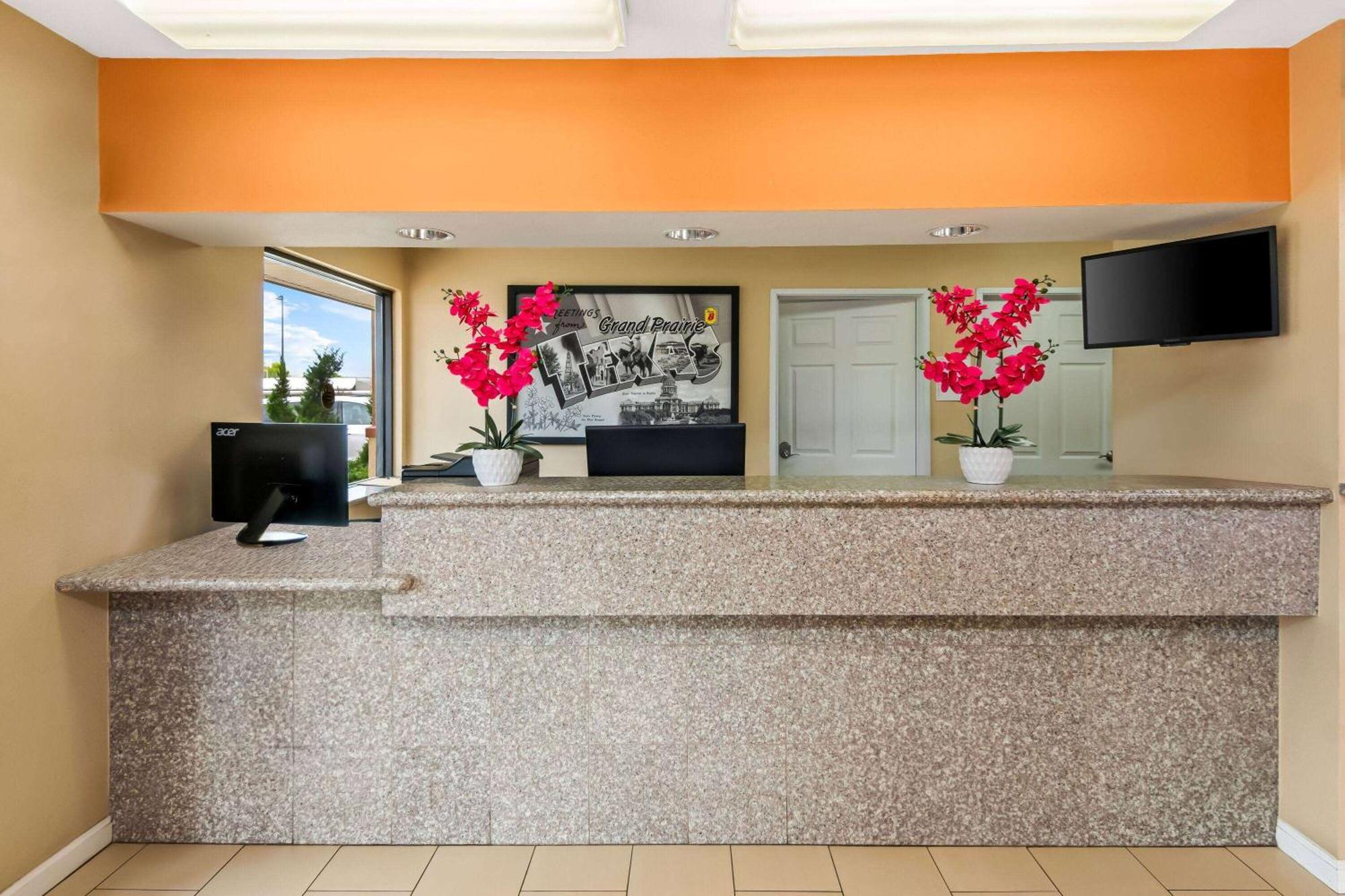 Super 8 By Wyndham Grand Prairie Southwest Exterior foto