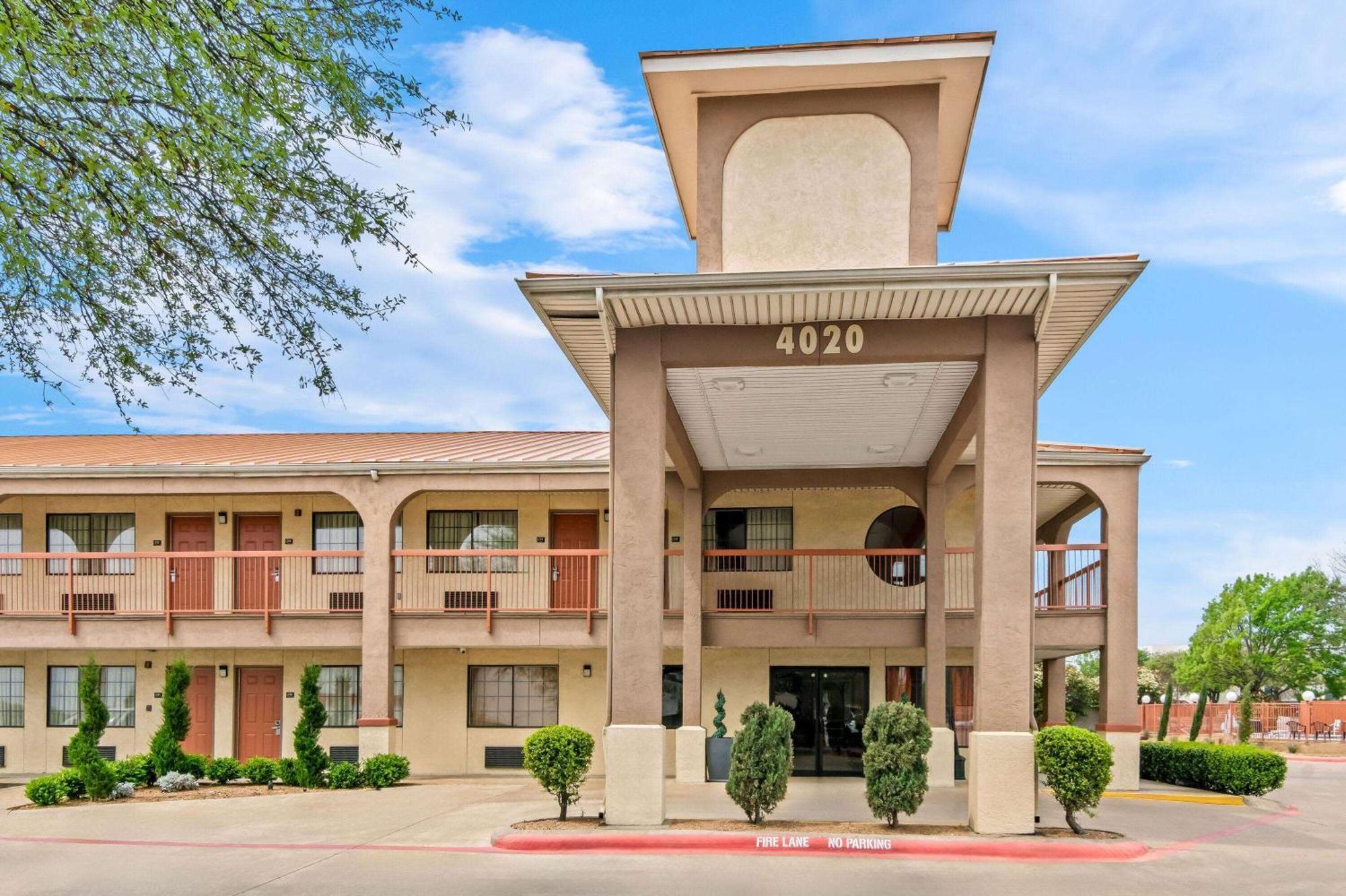 Super 8 By Wyndham Grand Prairie Southwest Exterior foto