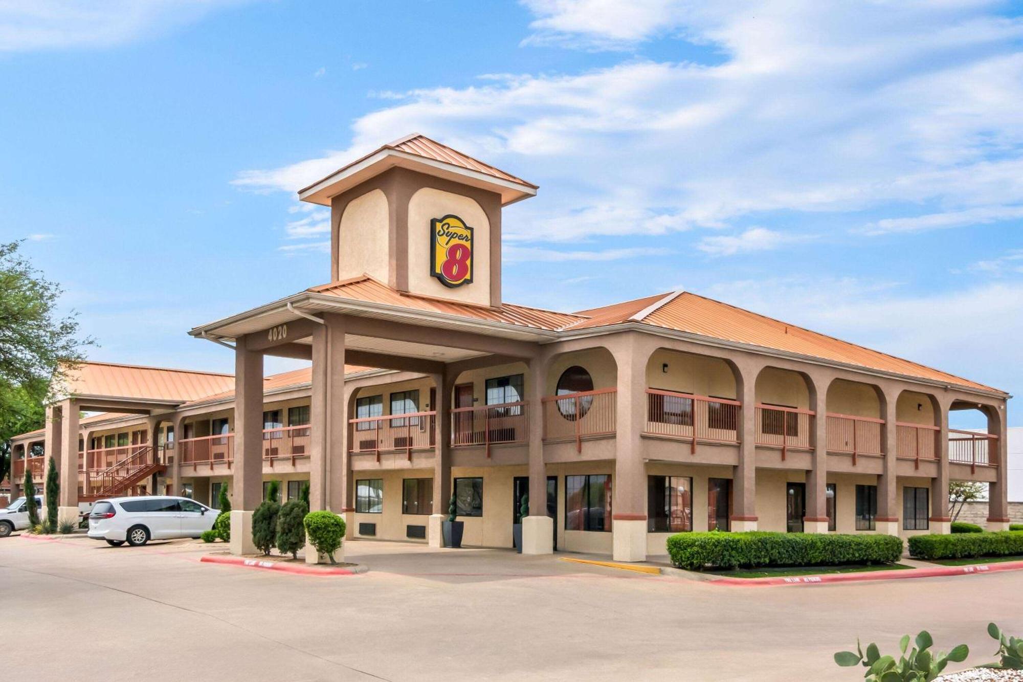 Super 8 By Wyndham Grand Prairie Southwest Exterior foto