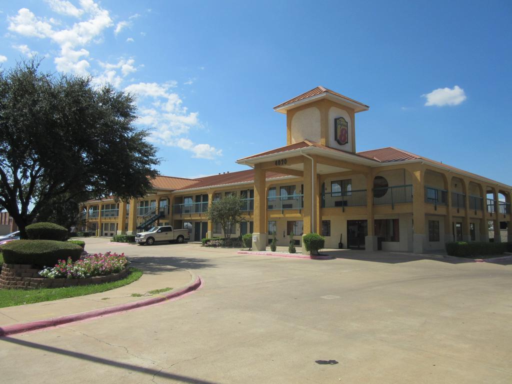 Super 8 By Wyndham Grand Prairie Southwest Exterior foto